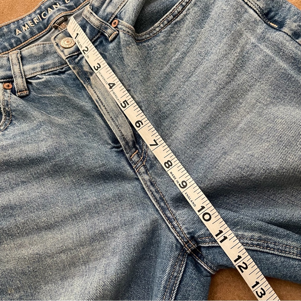 American Eagle Otfitters Strigid Ripped Distressed Mom Jean Size 4 - Picture 9 of 16